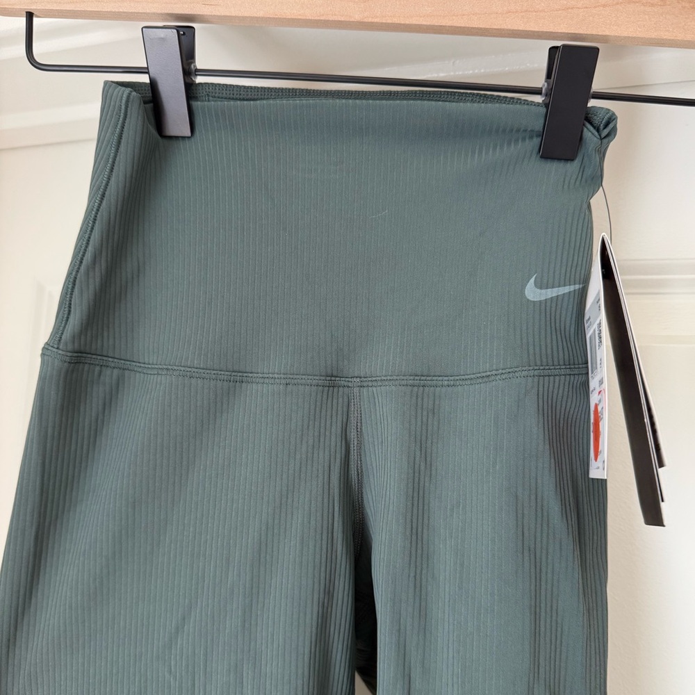 Nike Zenvy XS Green Ribbed Leggings — 7/8 Length XS